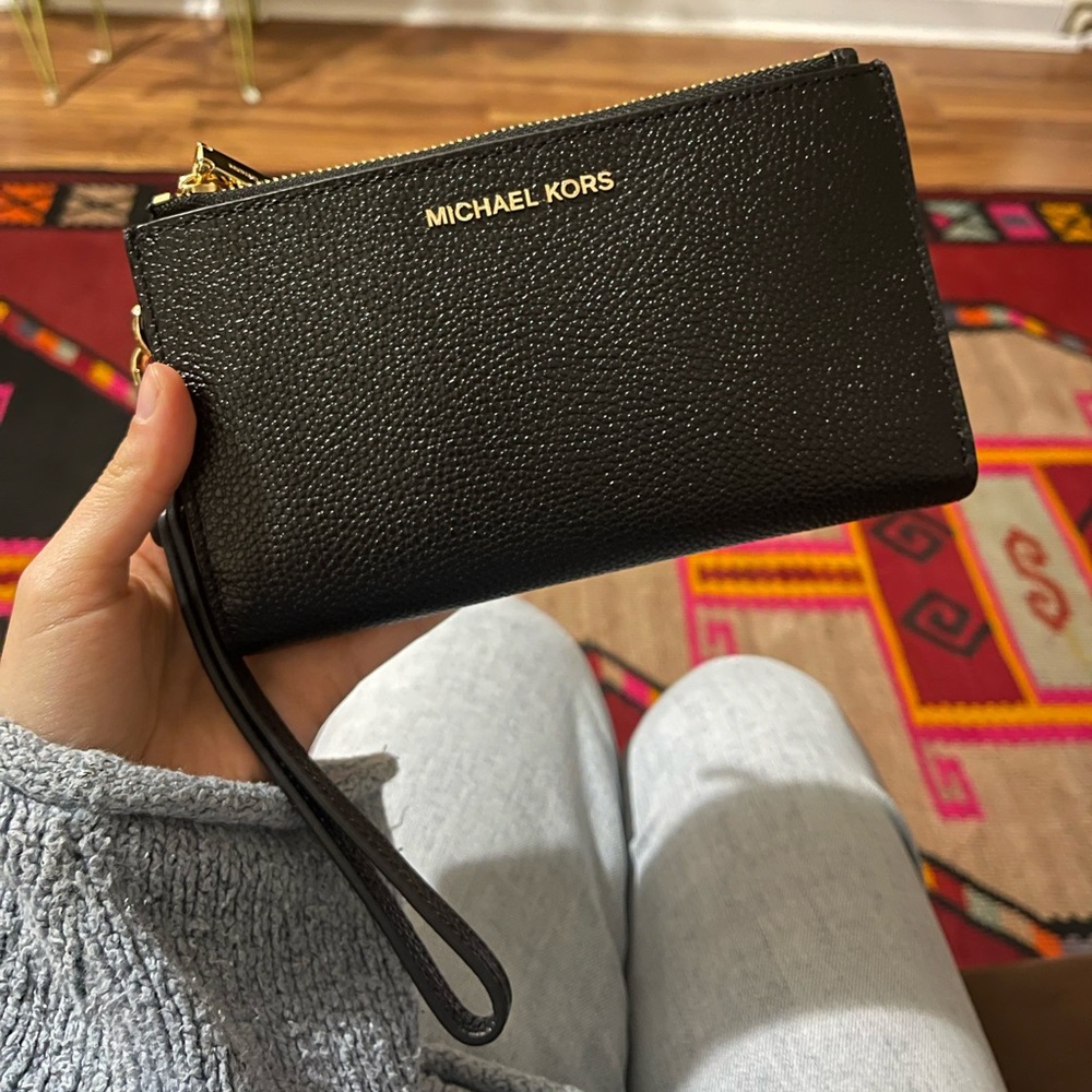 NWOT Michael Kors black pebble double zip wristlet/wallet